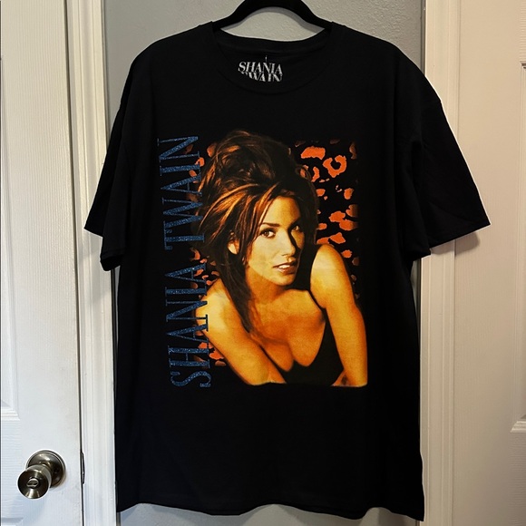 NWOT Shania Twain Graphic - Picture 2 of 4